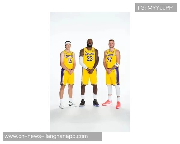 里夫斯谈与詹姆斯东契奇共打球的责任感与自我期许